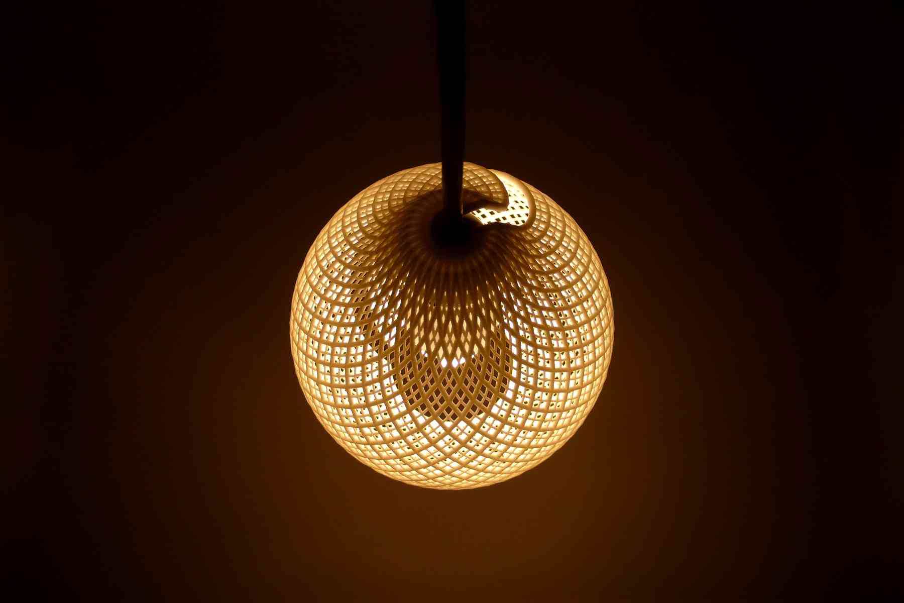 Rentaro Nishimura: SLS 3D printing lighting - Lampshade made of nylon using SLS 3D printing process.