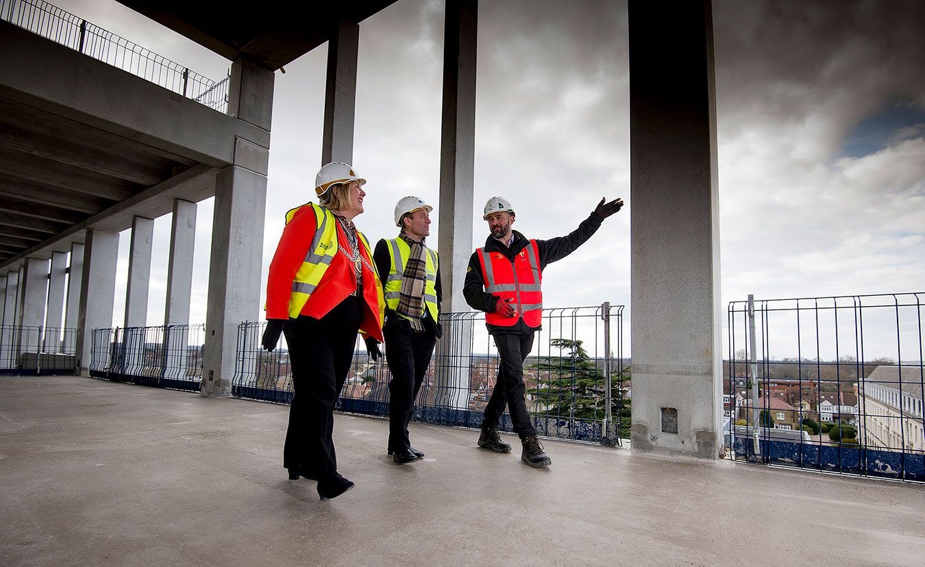 A photo of Kingston Mayor Councillor Julie Pickering and Professor Colin Rhodes  at the Town House site