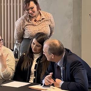 Kingston University's work to embed future skills throughout curriculum draws praise from Liberal Democrat leader Sir Ed Davey during campus visit