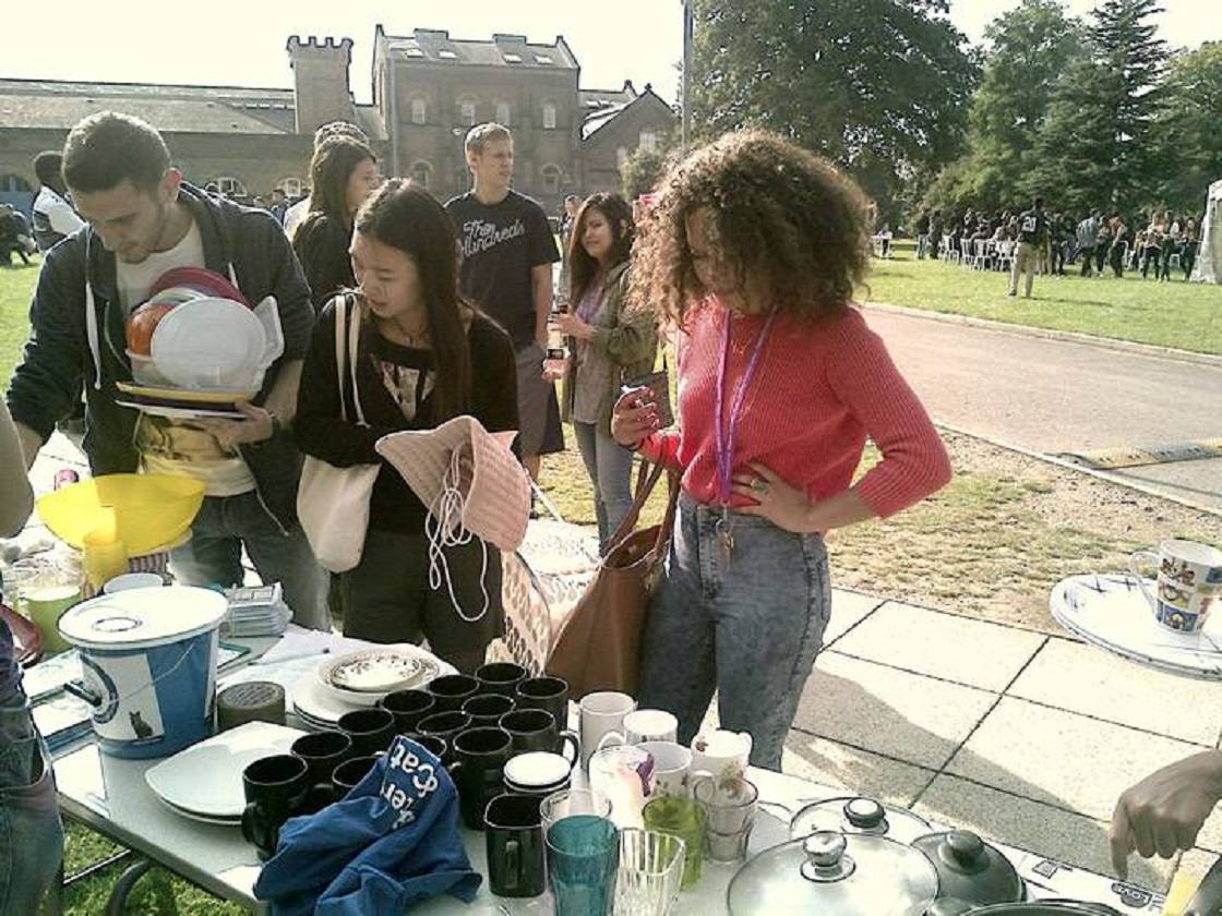 Kingston University students helping to recycle in the local area