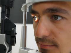 Delaying annual eye screen for low risk diabetics could lead to treatment delays and sight loss, according to research involving ſֳ