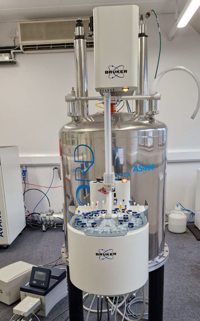 The 400MHz Avance Neo Nuclear Magnetic Resonance (NMR) instrument will enable analysis of solid materials. 