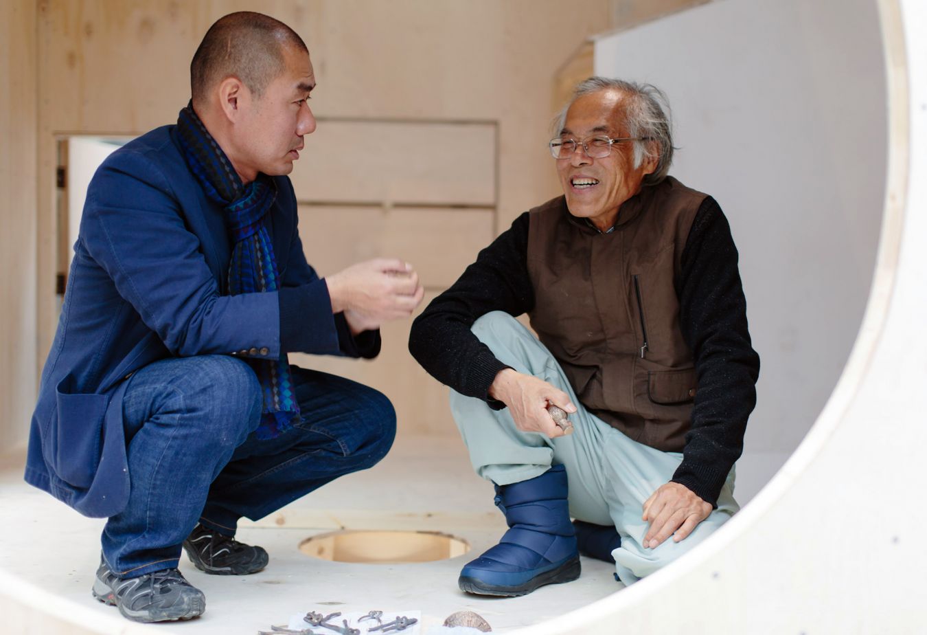 Kingston University lecturer Takeshi Hayatsu discusses the tea house build with Professor Fujimori – Image: Ben Tynegate