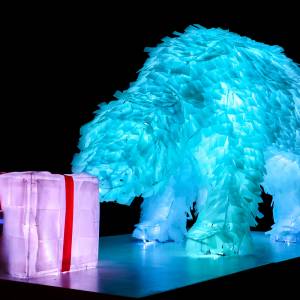 Kingston School of Art students create bear sculpture to shine new light on homelessness and the climate crisis this festive period 