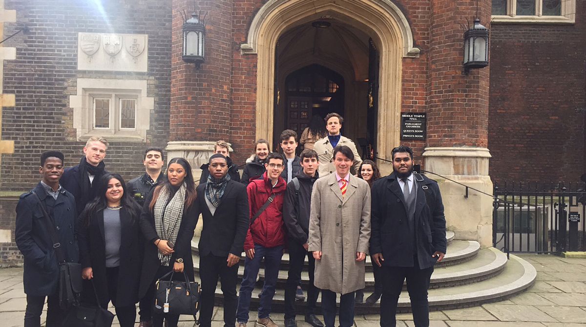 Law alumnus leads students to Middle Temple