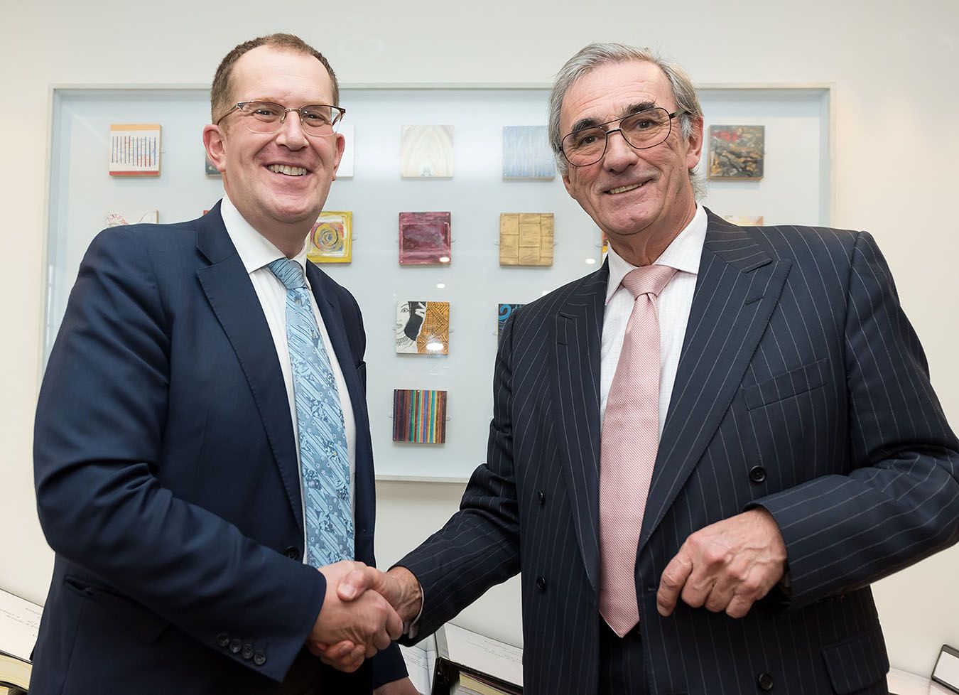 Photo of Actiing Vice-Chancellor Steven Spier and Board Chairman David Edmonds shaking hands.