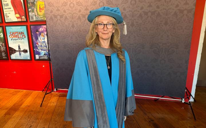 Award-winning author Rachel Joyce receives honorary doctorate from 91Ƶ University
