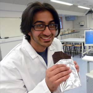 Eating dark chocolate every day could help boost athletic performance, Kingston University research reveals