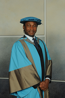 Leading barrister Leslie Thomas has been named an Honorary Doctor of Laws.