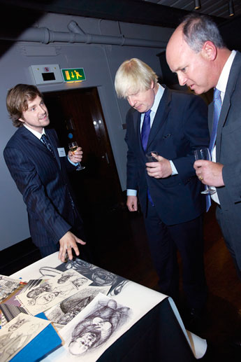 MA Illustration graduate Carl Hoare, left, discusses his interpretations of Winston Churchill with London Mayor Boris Johnson and Sir Winston's great-grandson, Randolph Churchill.