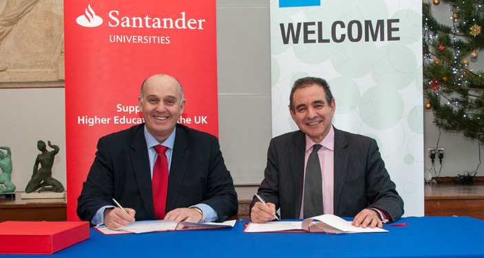 Luis Juste, director Santander Universities UK and vice-chancellor Julius Weinberg
