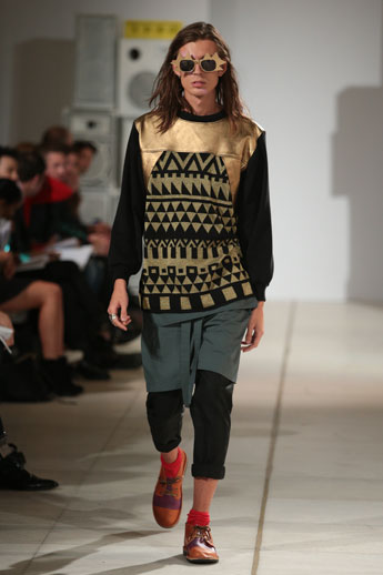 Minka Lüsse used gold, spray painted leather triangles throughout her menswear range.