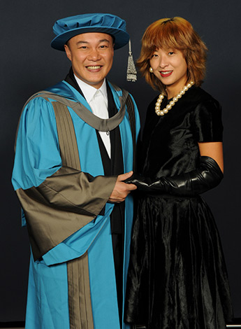 Eason Chan's wife Hilary Tsui accompanied him to the graduation ceremony at Kingston's Rose Theatre. 