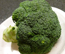 Foods such as broccoli contain polyphenols, compounds that have antioxidant and anti-inflammatory properties.