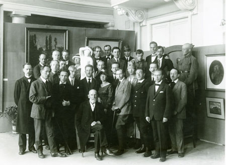 Kingston University art historian Dr Jonathan Black of Kingston University was able to identify Dora Gordine, in the middle of the front row, in this 1919 photograph.