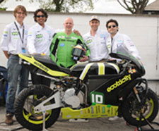 The team and their award-winning bike. Photo by Dave Kneale, iomtt.com 